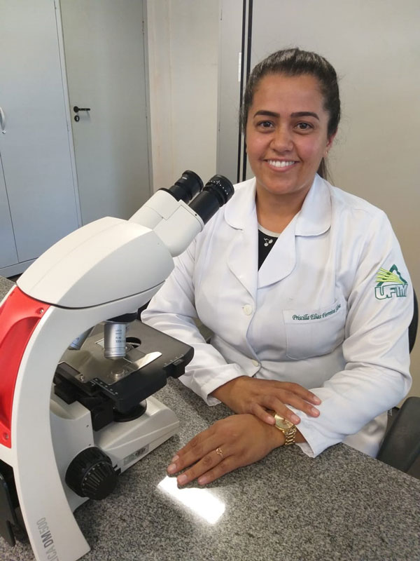 Priscilla, doutoranda do Programa de Medicina Tropical e Infectologia da UFTM